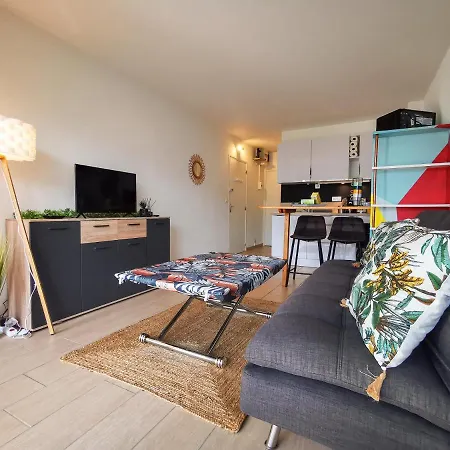Leman Holidays - The Jungle Apartment *
