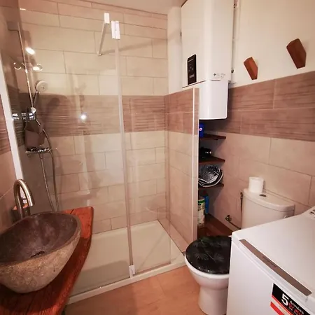 Leman Holidays - The Jungle Apartment